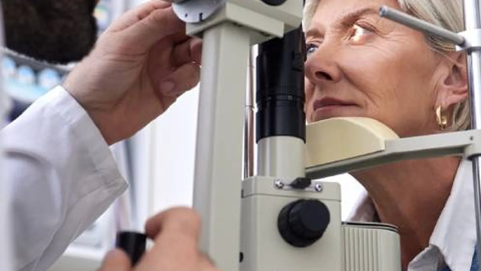 ¿Qué especialista trata el edema macular en CDMX?
