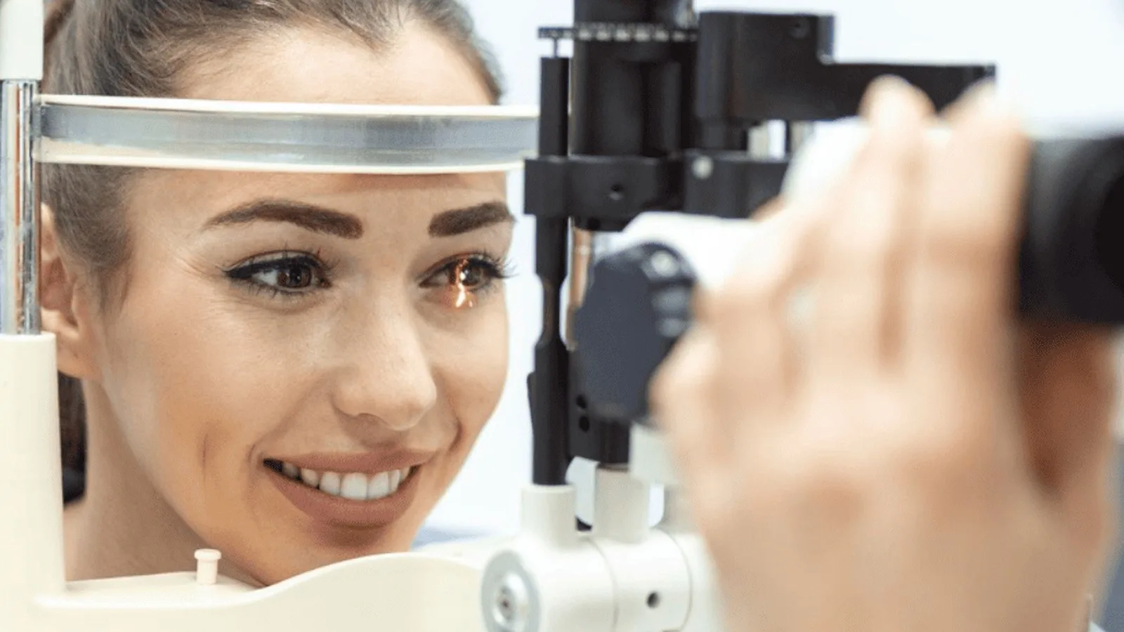 ¿Qué especialista trata la retinopatía diabética?